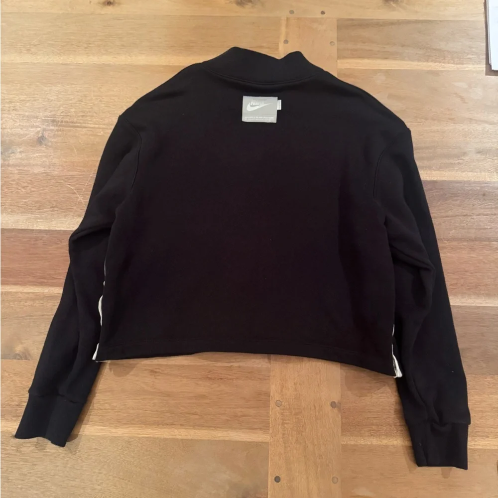 Nike Black White Cropped Sweatshirt